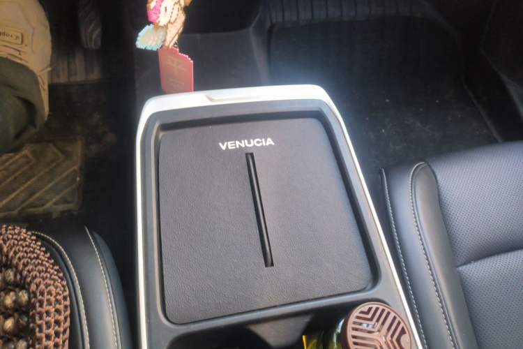 Used Venucia VX6 2024 520 Travel Edition Gear Lever