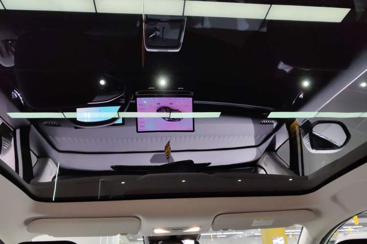 Used Venucia VX6 2024 450 Travel Edition Headliner