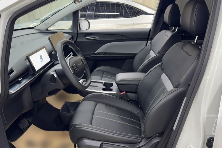 Used Venucia VX6 2024 520 Travel Edition Left Front Seat