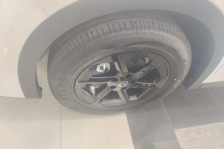 Used Venucia VX6 2024 520 Travel Edition Left Front Wheel Hub