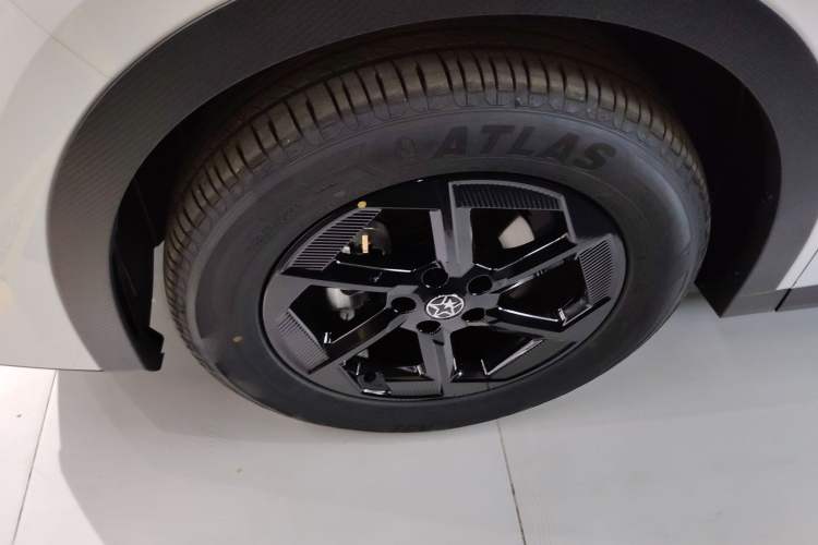 Used Venucia VX6 2024 450 Travel Edition Left Front Wheel Hub