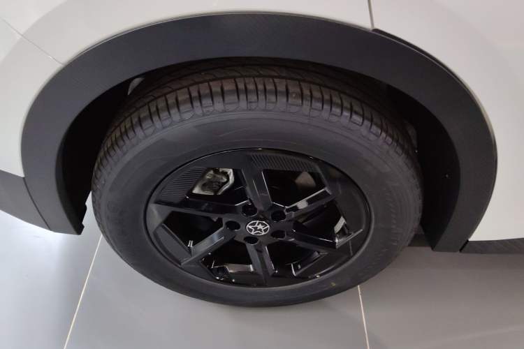 Used Venucia VX6 2024 450 Travel Edition Right Rear Wheel Hub