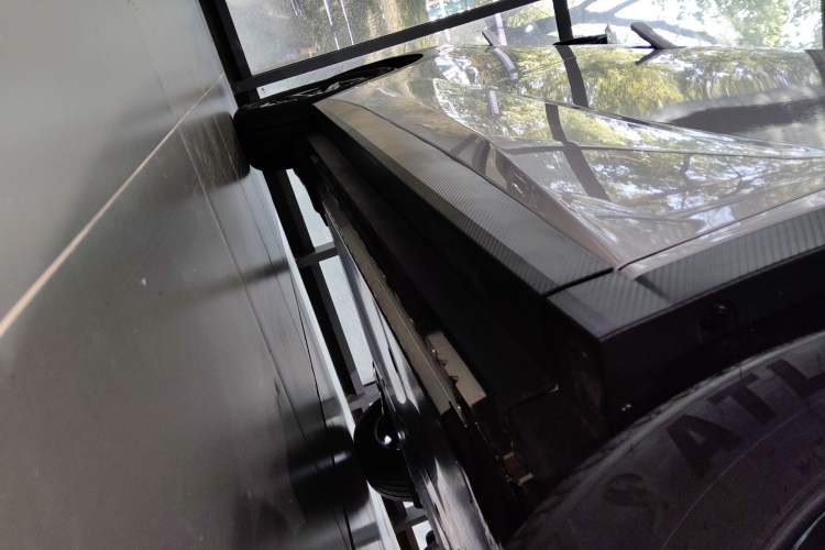 Used Venucia VX6 2024 450 Travel Edition Right Side Sill