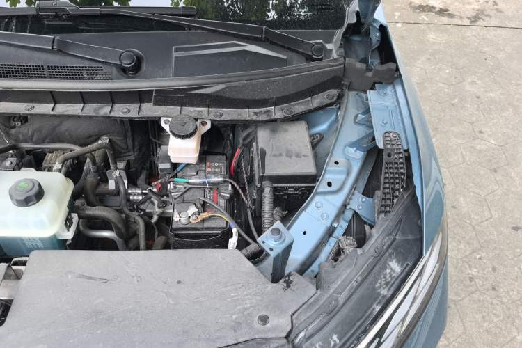Used Venucia VX6 2025 Large Flat-Layout 520 Pro Engine Bay Left