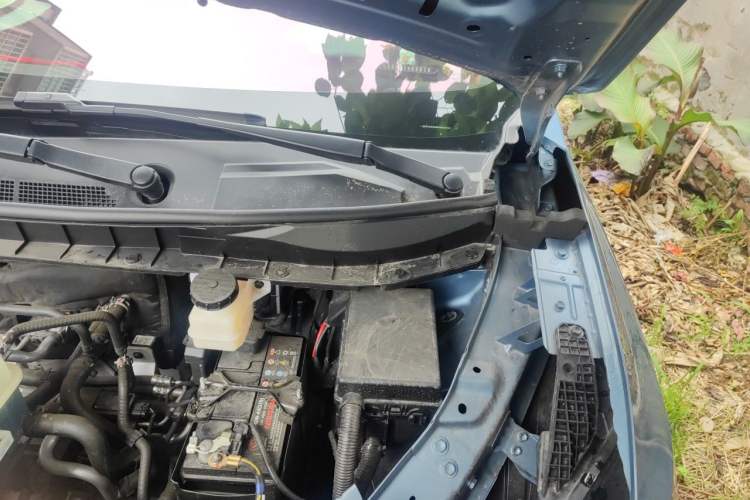 Used Venucia VX6 2025 Large Flat-Layout 520 Pro Engine Bay Left