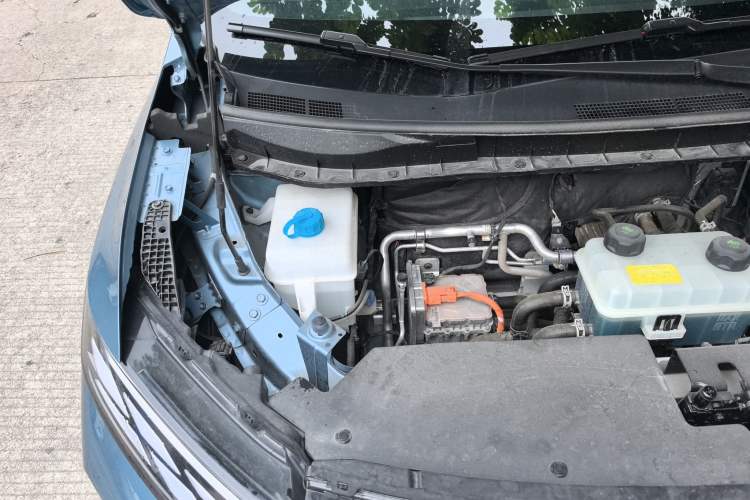 Used Venucia VX6 2025 Large Flat-Layout 520 Pro Engine Bay Right