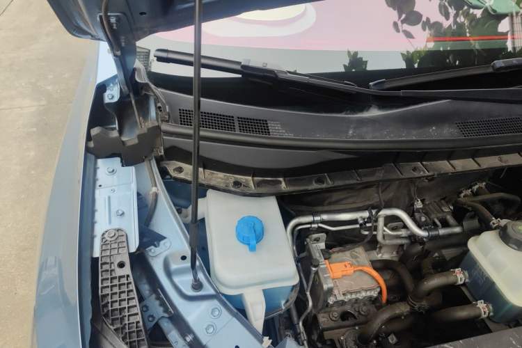 Used Venucia VX6 2025 Large Flat-Layout 520 Pro Engine Bay Right