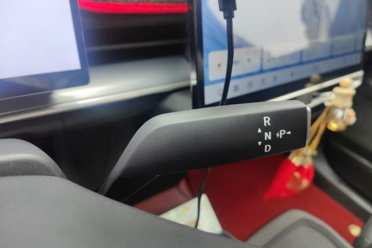 Used Venucia VX6 2025 Large Flat-Layout 520 Pro Gear Lever