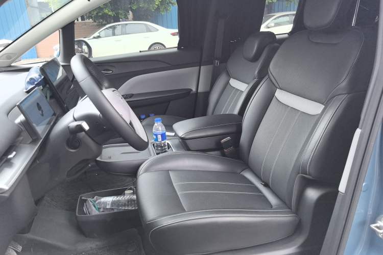 Used Venucia VX6 2025 Large Flat-Layout 520 Pro Left Front Seat