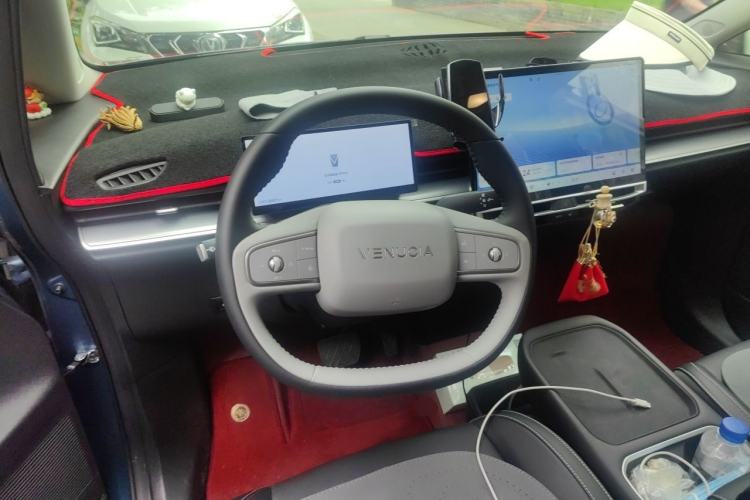 Used Venucia VX6 2025 Large Flat-Layout 520 Pro Steering Wheel