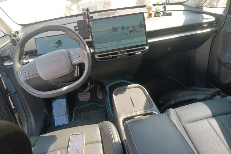 Used Venucia VX6 2025 Large Flat-Layout 520 Pro Center Console