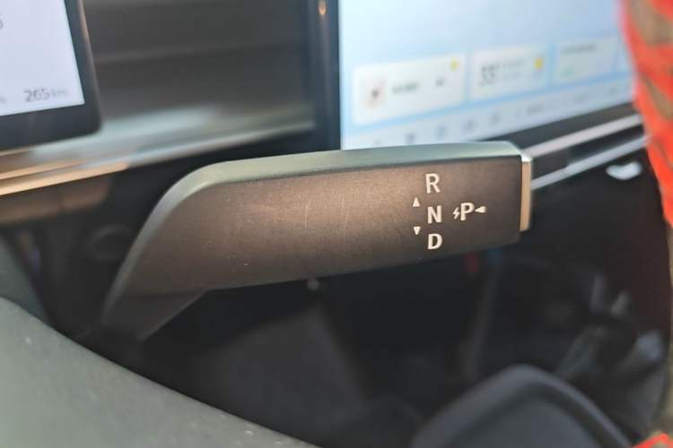 Used Venucia VX6 2025 Large Flat-Layout 520 Pro Gear Lever