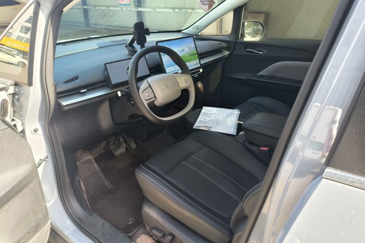 Used Venucia VX6 2025 Large Flat-Layout 520 Pro Interior 5