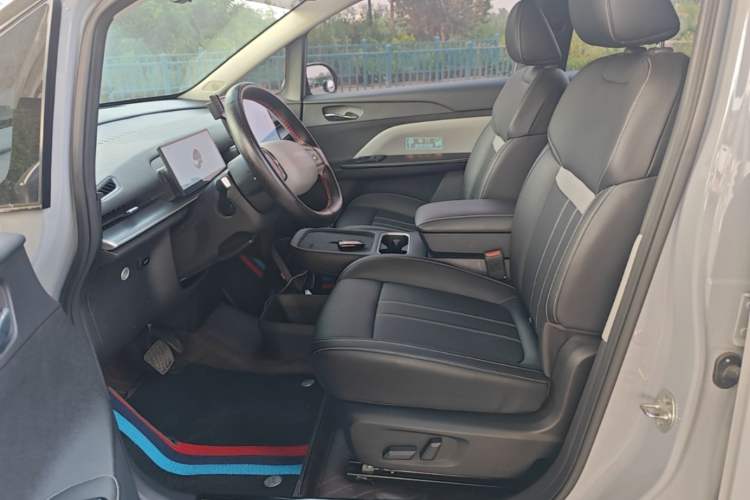 Used Venucia VX6 2025 Large Flat-Layout 520 Pro Left Front Seat
