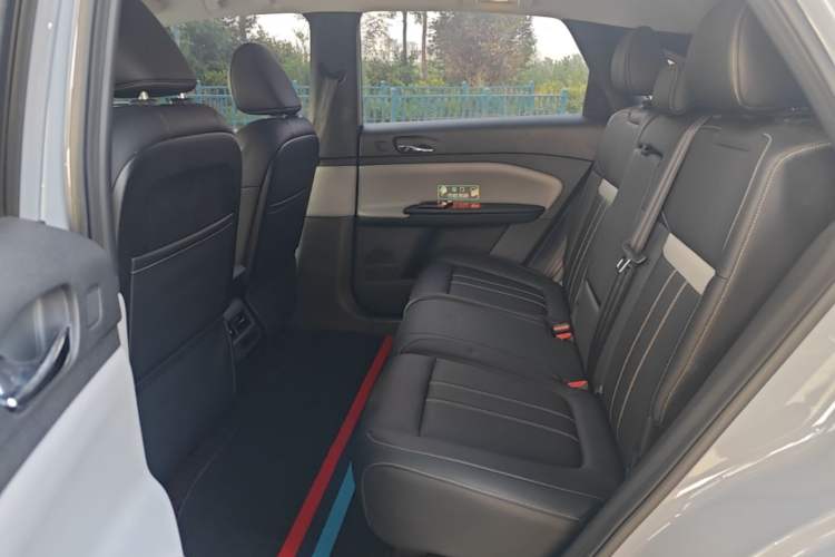 Used Venucia VX6 2025 Large Flat-Layout 520 Pro Left Rear Seat