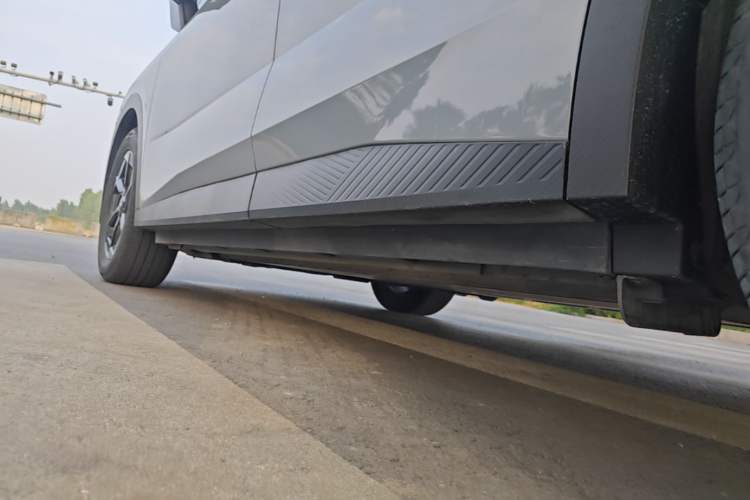 Used Venucia VX6 2025 Large Flat-Layout 520 Pro Left Side Sill