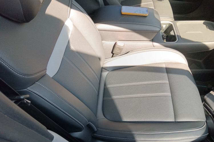 Used Venucia VX6 2025 Large Flat-Layout 520 Pro Right Front Seat