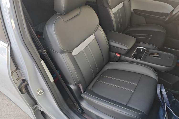 Used Venucia VX6 2025 Large Flat-Layout 520 Pro Right Front Seat