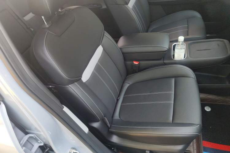 Used Venucia VX6 2025 Large Flat-Layout 520 Pro Right Front Seat