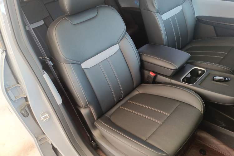 Used Venucia VX6 2025 Large Flat-Layout 520 Pro Right Front Seat
