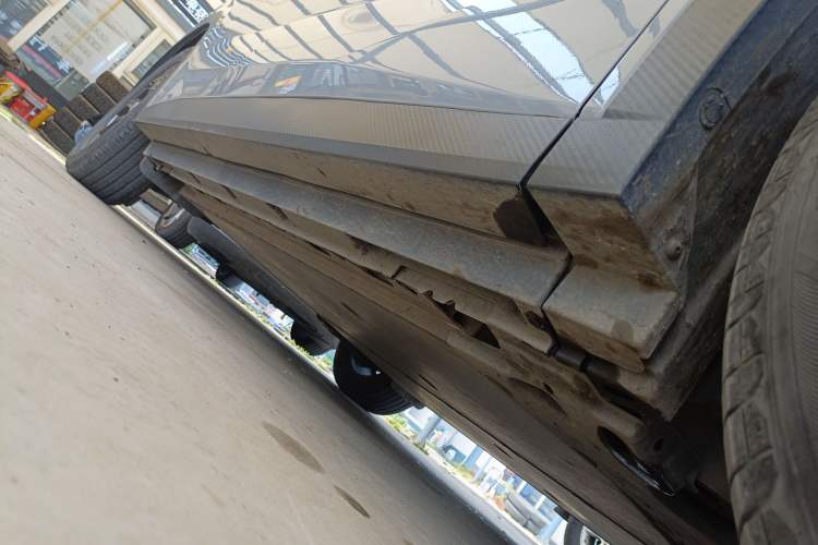 Used Venucia VX6 2025 Large Flat-Layout 520 Pro Right Side Sill