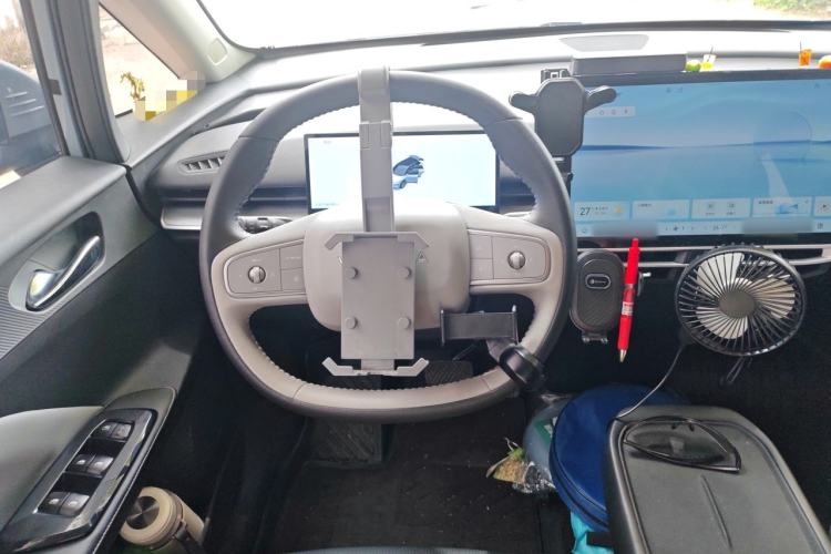 Used Venucia VX6 2025 Large Flat-Layout 520 Pro Steering Wheel