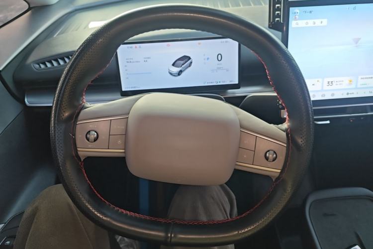 Used Venucia VX6 2025 Large Flat-Layout 520 Pro Steering Wheel