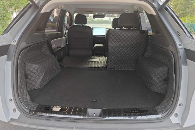 Used Venucia VX6 2025 Large Flat-Layout 520 Pro Trunk