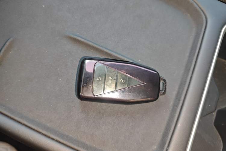 Used Venucia VX6 2025 Large Flat-Layout 520 Pro Vehicle Key