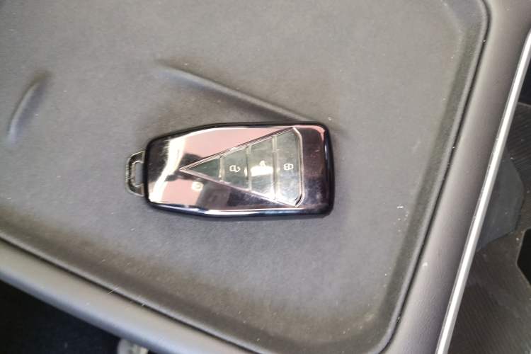 Used Venucia VX6 2025 Large Flat-Layout 520 Pro Vehicle Key