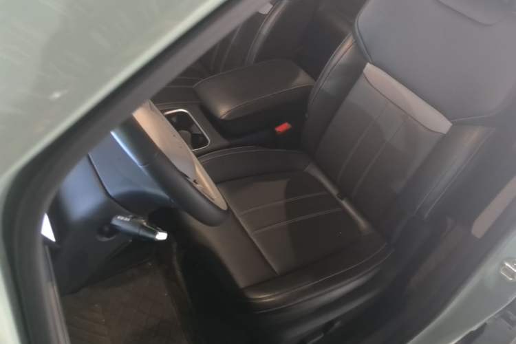 Used Venucia VX6 2025 Large Flat-Layout 520 Pro Left Front Seat