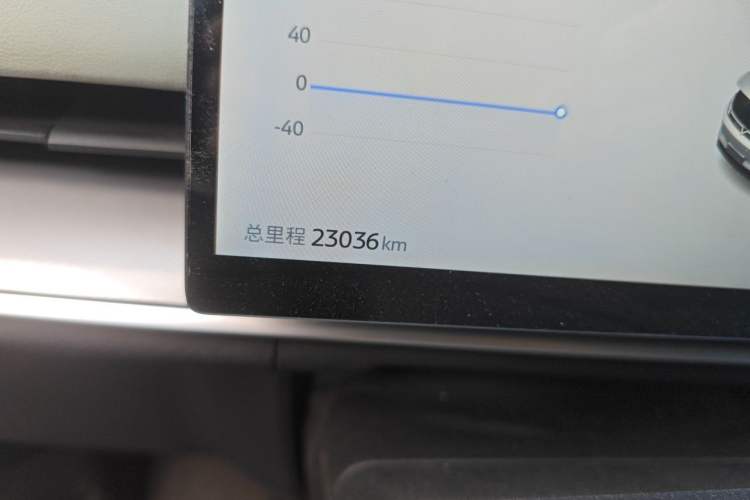Used Venucia VX6 2025 Large Flat-Layout 520 Pro Odometer Close Up