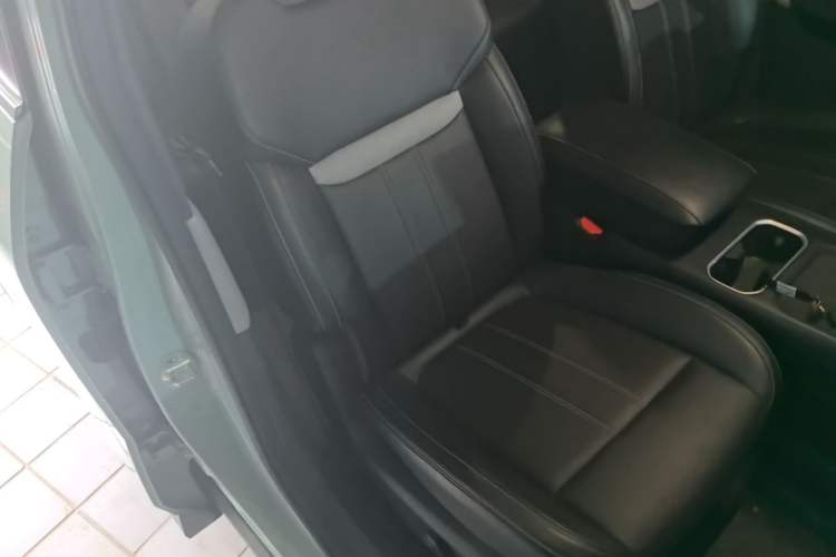 Used Venucia VX6 2025 Large Flat-Layout 520 Pro Right Front Seat