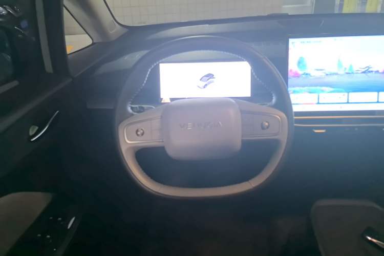 Used Venucia VX6 2025 Large Flat-Layout 520 Pro Steering Wheel