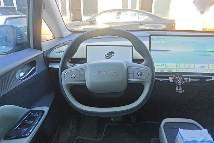 Used Venucia VX6 2025 Large Flat-Layout 520 Pro Steering Wheel
