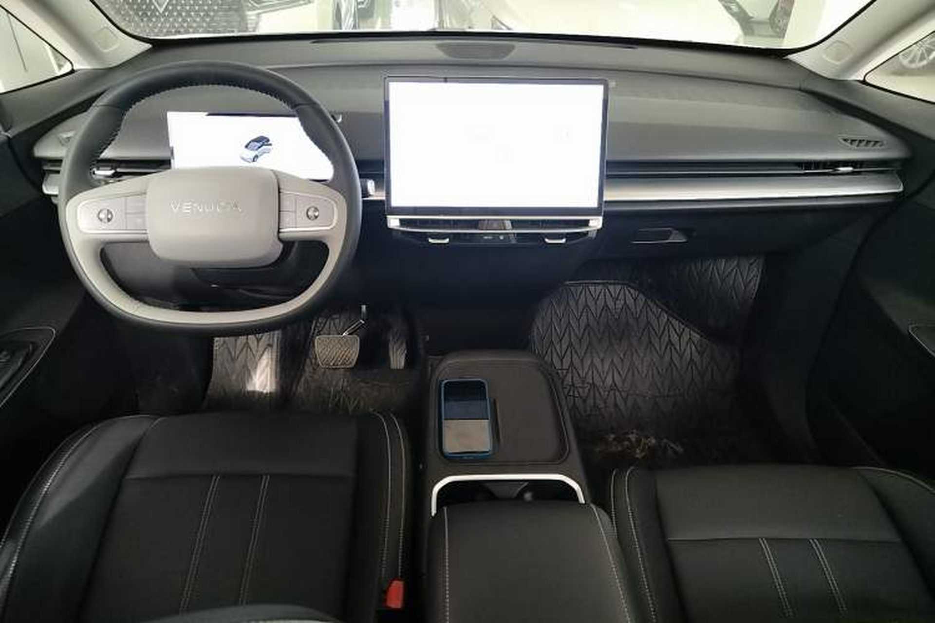 Used Venucia VX6 2025 Large Flat-Layout 520 Pro Center Console