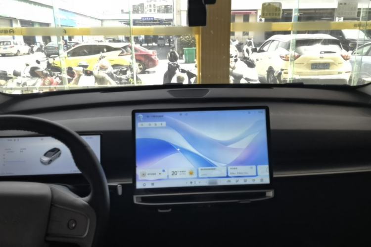 Used Venucia VX6 2025 Large Flat-Layout 520 Pro Center Console