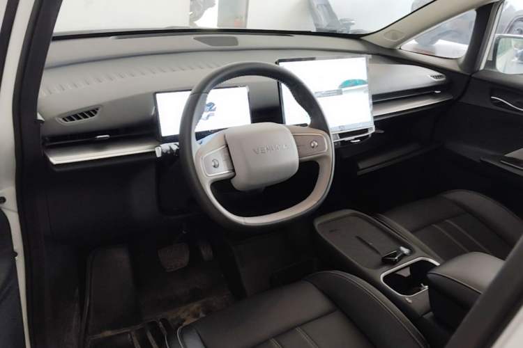 Used Venucia VX6 2025 Large Flat-Layout 520 Pro Center Console