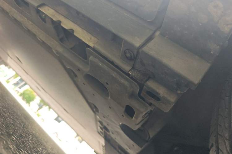 Used Venucia VX6 2025 Large Flat-Layout 520 Pro Chassis Front Right