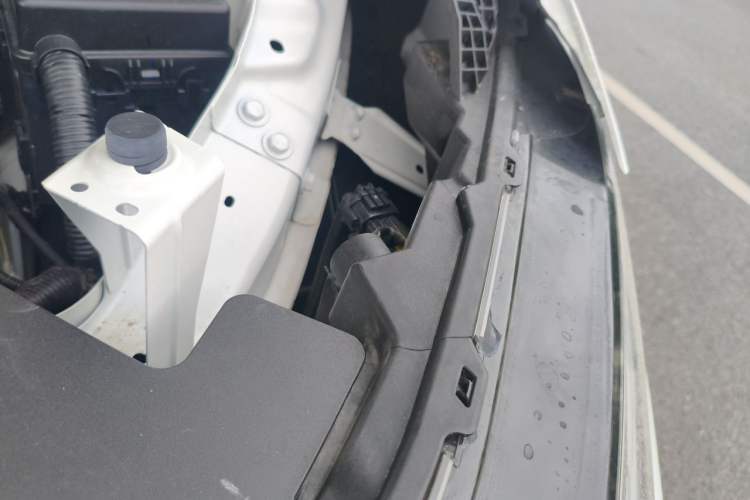 Used Venucia VX6 2025 Large Flat-Layout 520 Pro Engine Bay Left
