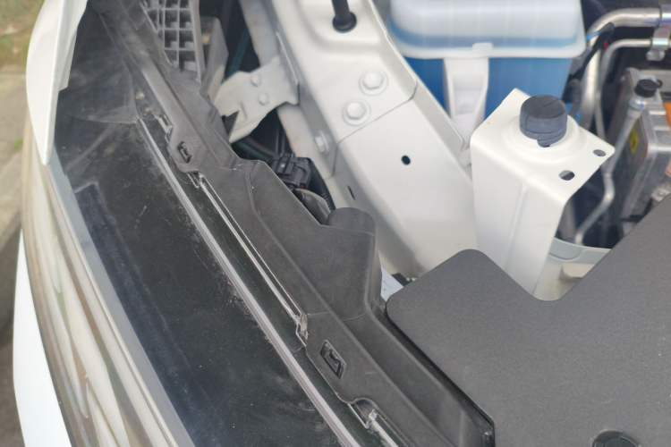 Used Venucia VX6 2025 Large Flat-Layout 520 Pro Engine Bay Right