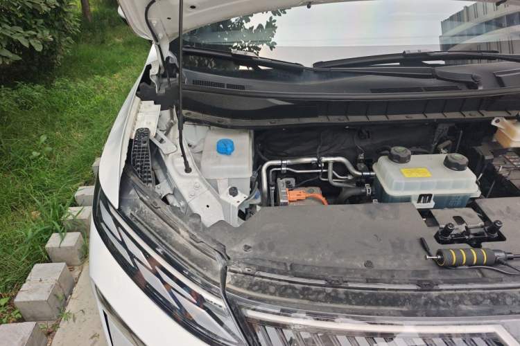 Used Venucia VX6 2025 Large Flat-Layout 520 Pro Engine Bay Right