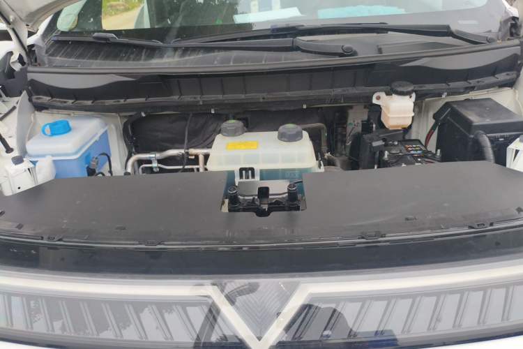 Used Venucia VX6 2025 Large Flat-Layout 520 Pro Engine Bay