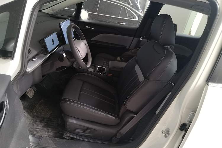 Used Venucia VX6 2025 Large Flat-Layout 520 Pro Left Front Seat