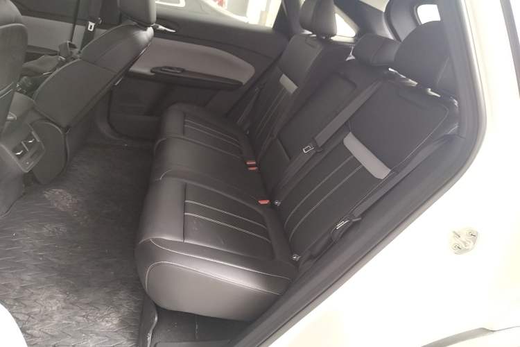 Used Venucia VX6 2025 Large Flat-Layout 520 Pro Left Rear Seat