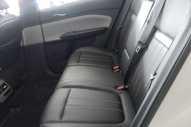 Used Venucia VX6 2025 Large Flat-Layout 520 Pro Left Rear Seat