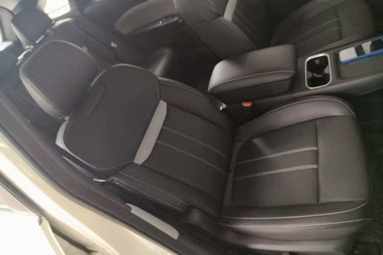 Used Venucia VX6 2025 Large Flat-Layout 520 Pro Right Front Seat