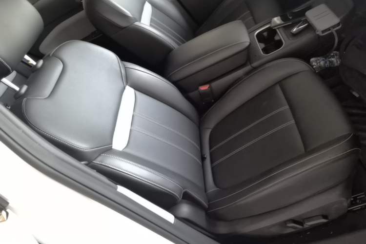 Used Venucia VX6 2025 Large Flat-Layout 520 Pro Right Front Seat