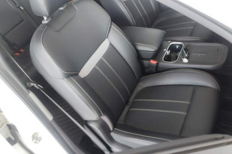 Used Venucia VX6 2025 Large Flat-Layout 520 Pro Right Front Seat