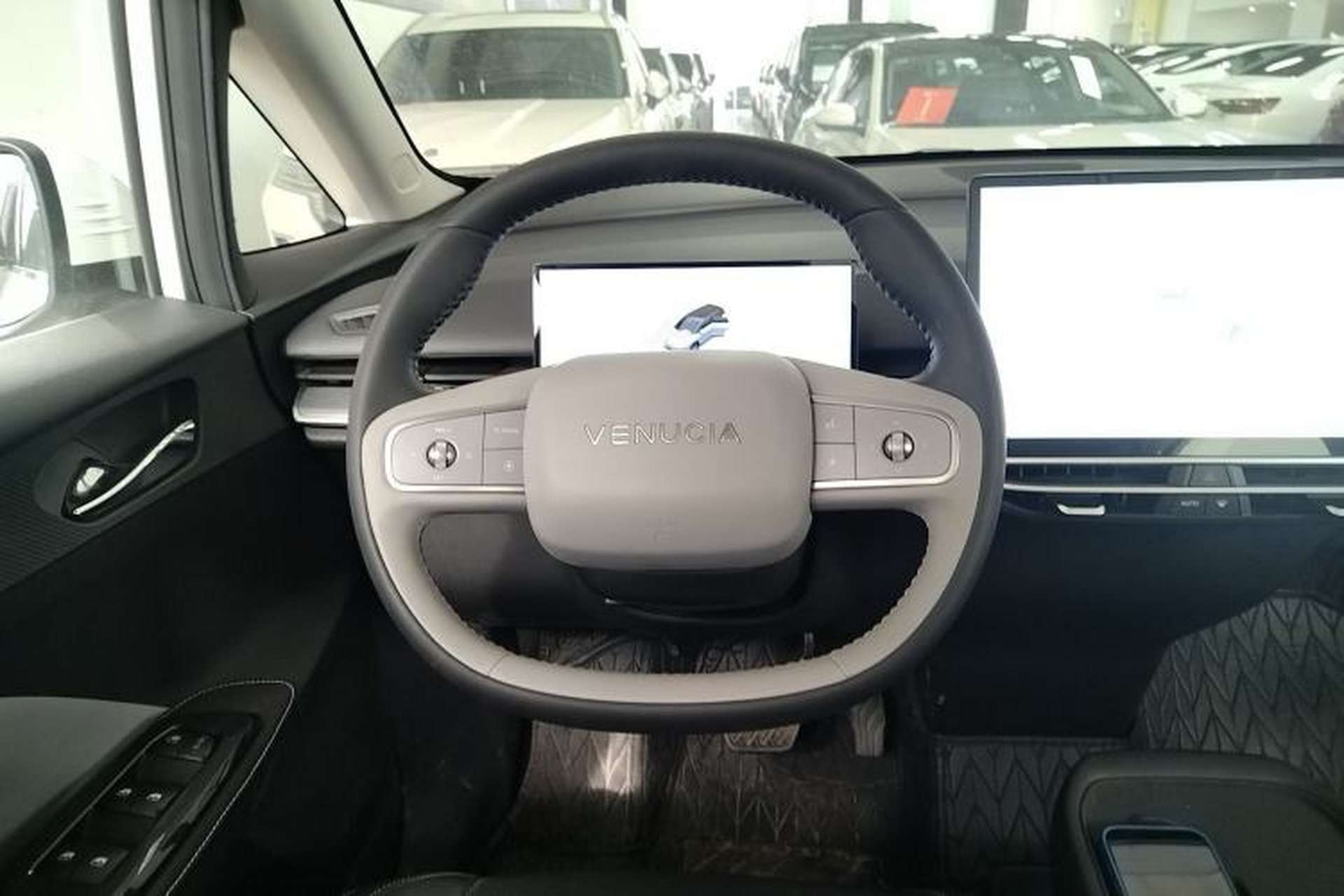Used Venucia VX6 2025 Large Flat-Layout 520 Pro Steering Wheel